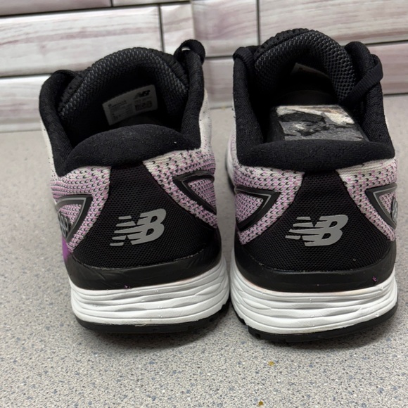 New Balance 880 Women’s size 6 in excellent con White l Purple Athletic Shoes - Picture 8 of 11